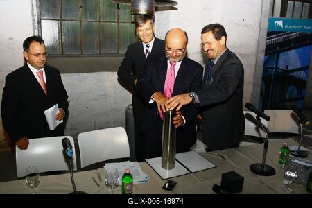 Új magánegyetemről szóló szerződés Óbudán-stock-foto