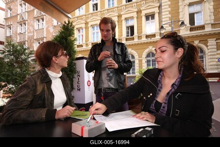 Gyermekétkeztetési akció-stock-foto