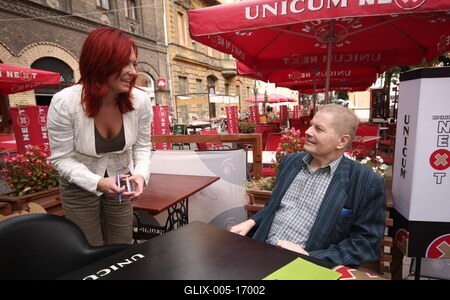 Gyermekétkeztetési akció-stock-foto