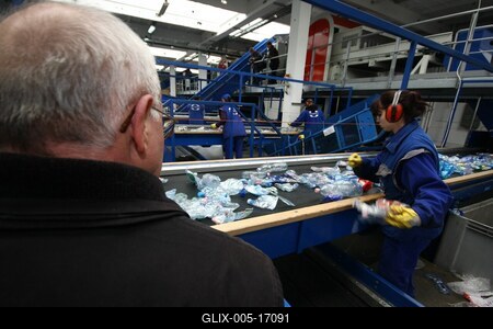 Optikai műanyaghulladék-válogató üzem-stock-foto