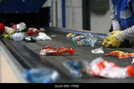 Optikai műanyaghulladék-válogató üzem-stock-foto