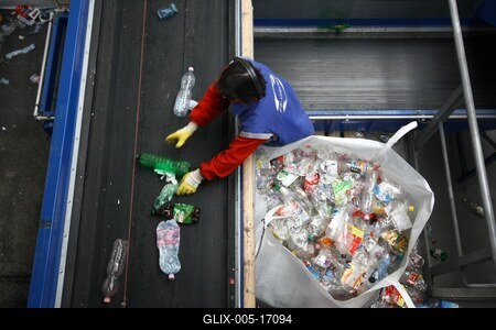 Optikai műanyaghulladék-válogató üzem-stock-foto