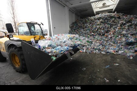 Optikai műanyaghulladék-válogató üzem-stock-foto