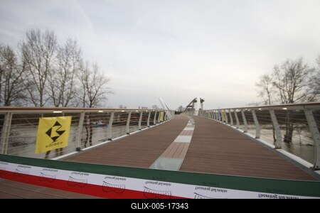 A szolnoki Tiszavirág híd avatója-stock-foto