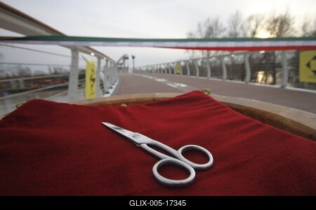 A szolnoki Tiszavirág híd avatója-stock-foto