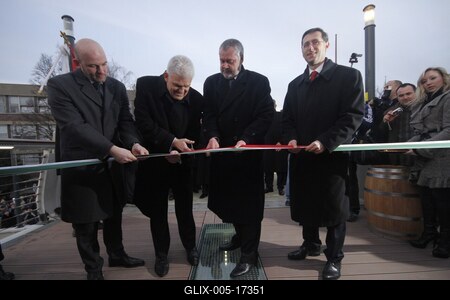 A szolnoki Tiszavirág híd avatója-stock-foto