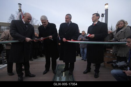 A szolnoki Tiszavirág híd avatója-stock-foto