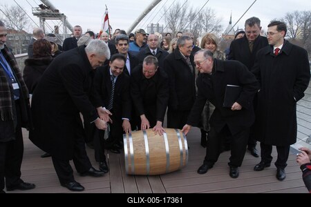A szolnoki Tiszavirág híd avatója-stock-foto