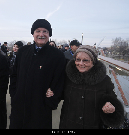 A szolnoki Tiszavirág híd avatója-stock-foto