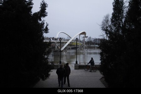 A szolnoki Tiszavirág híd avatója-stock-foto