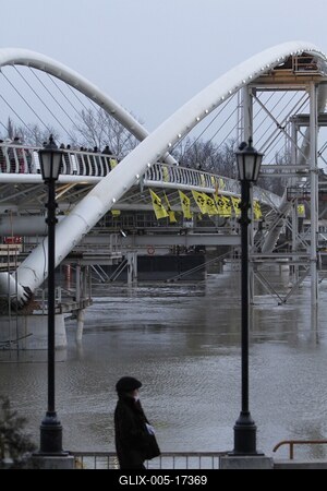 A szolnoki Tiszavirág híd avatója-stock-foto