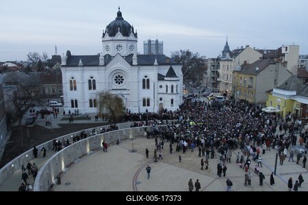A szolnoki Tiszavirág híd avatója-stock-foto