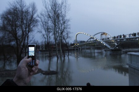 A szolnoki Tiszavirág híd avatója-stock-foto