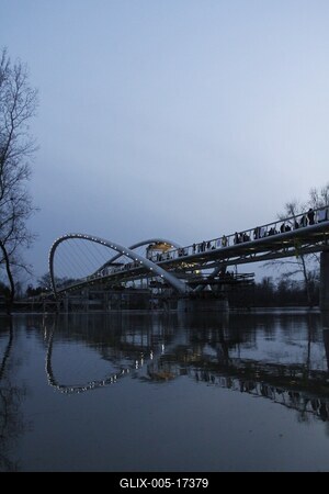 A szolnoki Tiszavirág híd avatója-stock-foto
