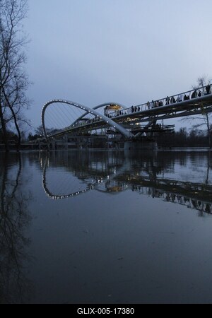 A szolnoki Tiszavirág híd avatója-stock-foto