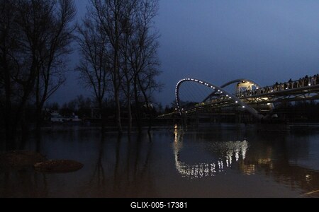 A szolnoki Tiszavirág híd avatója-stock-foto