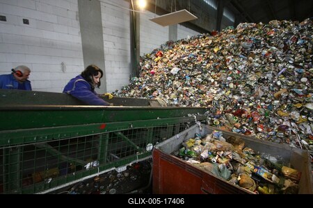 Optikai műanyaghulladék-válogató üzem-stock-foto