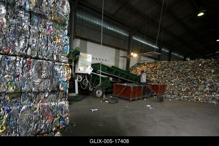 Optikai műanyaghulladék-válogató üzem-stock-foto