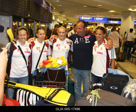 Hazaérkeztek kajakosaink-stock-foto