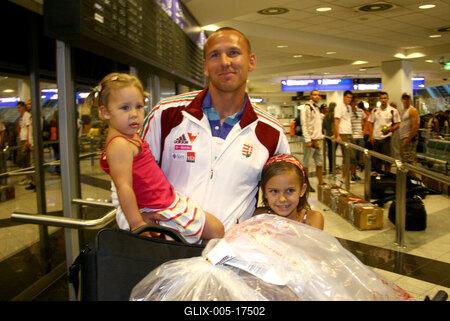 Hazaérkeztek kajakosaink-stock-foto