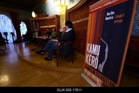 A "Kamu Kérő" című könyv bemutatója-stock-foto