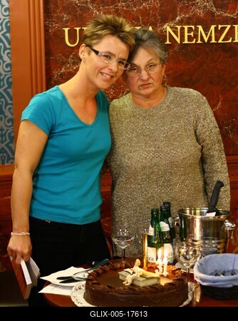 A "Kamu Kérő" című könyv bemutatója-stock-foto