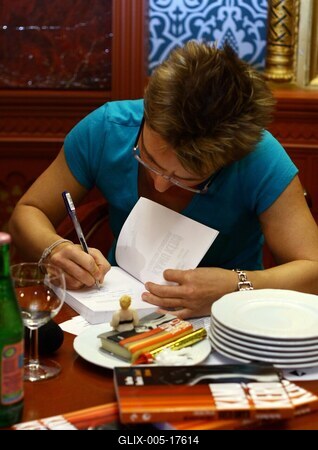 A "Kamu Kérő" című könyv bemutatója-stock-foto