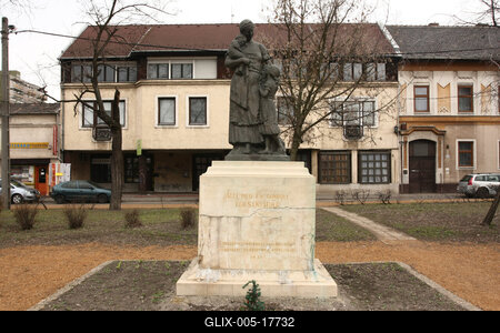 Kaszab Károly: Anyák szobra-stock-foto