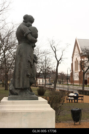 Kaszab Károly: Anyák szobra-stock-foto