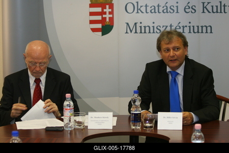 Hiller István részt vesz a Felsőoktatási Kerekasztal ülésén-stock-foto