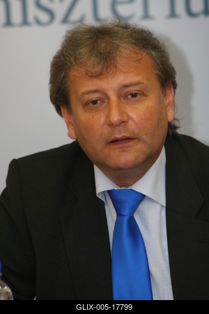 Hiller István részt vesz a Felsőoktatási Kerekasztal ülésén-stock-foto