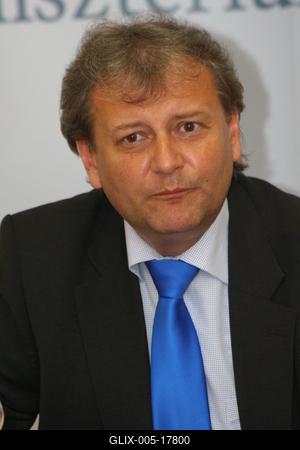 Hiller István részt vesz a Felsőoktatási Kerekasztal ülésén-stock-foto