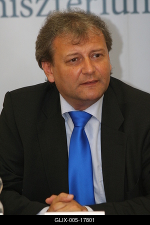 Hiller István részt vesz a Felsőoktatási Kerekasztal ülésén-stock-foto