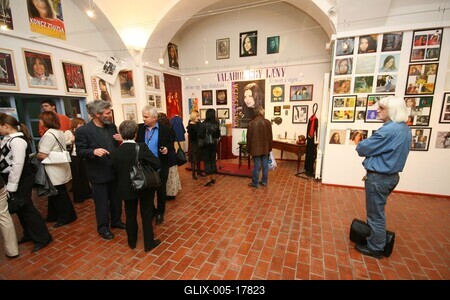 Koncz Zsuzsa-életműkiállítás a Komédiumban-stock-foto