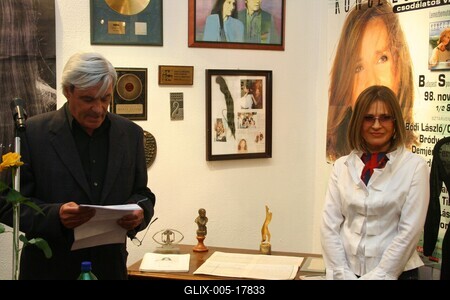 Koncz Zsuzsa-életműkiállítás a Komédiumban-stock-foto