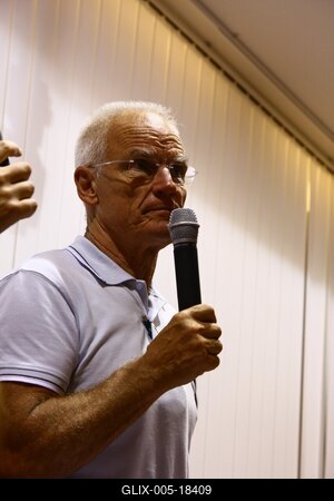 Láma Ole Nydhal könyvét dedikálja-stock-foto