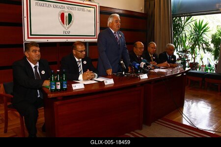 Lengyel Zoltán országgyűlési képviselő sajtótájékoztatója-stock-foto