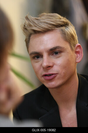 Steiner Kristóf új kötetét dedikálja-stock-foto