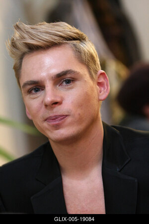 Steiner Kristóf új kötetét dedikálja-stock-foto