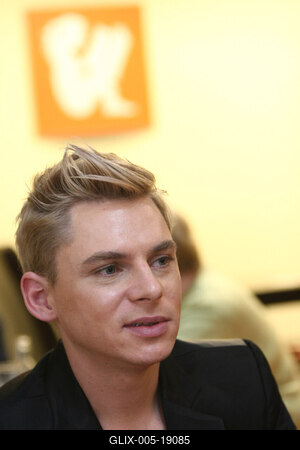 Steiner Kristóf új kötetét dedikálja-stock-foto