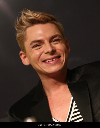 Steiner Kristóf új kötetét dedikálja-stock-foto