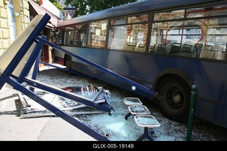 Elszabadult egy busz a Moszkva téren-stock-foto