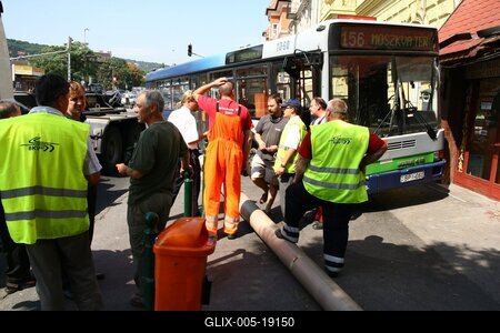 Elszabadult egy busz a Moszkva téren-stock-foto