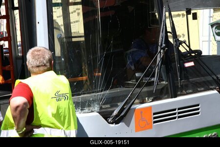 Elszabadult egy busz a Moszkva téren-stock-foto