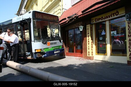 Elszabadult egy busz a Moszkva téren-stock-foto
