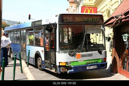 Elszabadult egy busz a Moszkva téren-stock-foto
