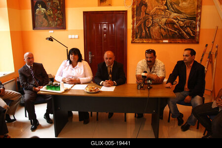 Országos Cigány Önkormányzat sajtótájékoztatója-stock-foto