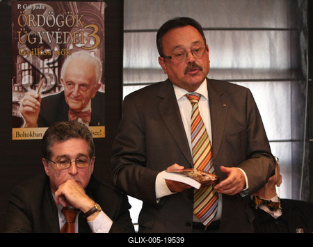 "Ördögök ügyvédei" - könyvbemutató-stock-foto