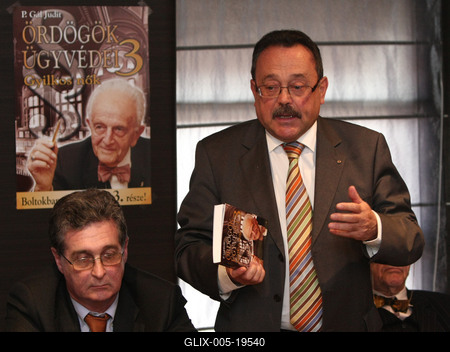 "Ördögök ügyvédei" - könyvbemutató-stock-foto