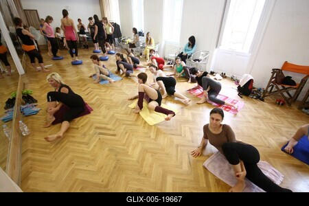 Pirner Alma mozgástréningje-stock-foto